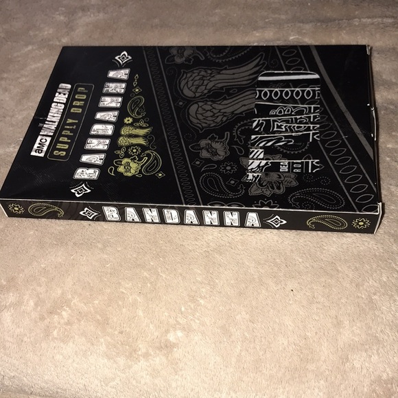 AMC The Walking Dead official Supply Drop Bandana - Picture 3 of 3